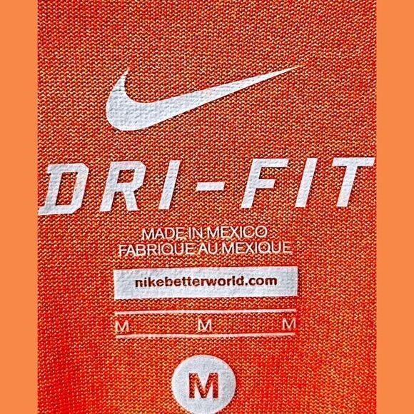 NWOT NIKE UNISEX Crew Neck Tee. - Picture 6 of 13